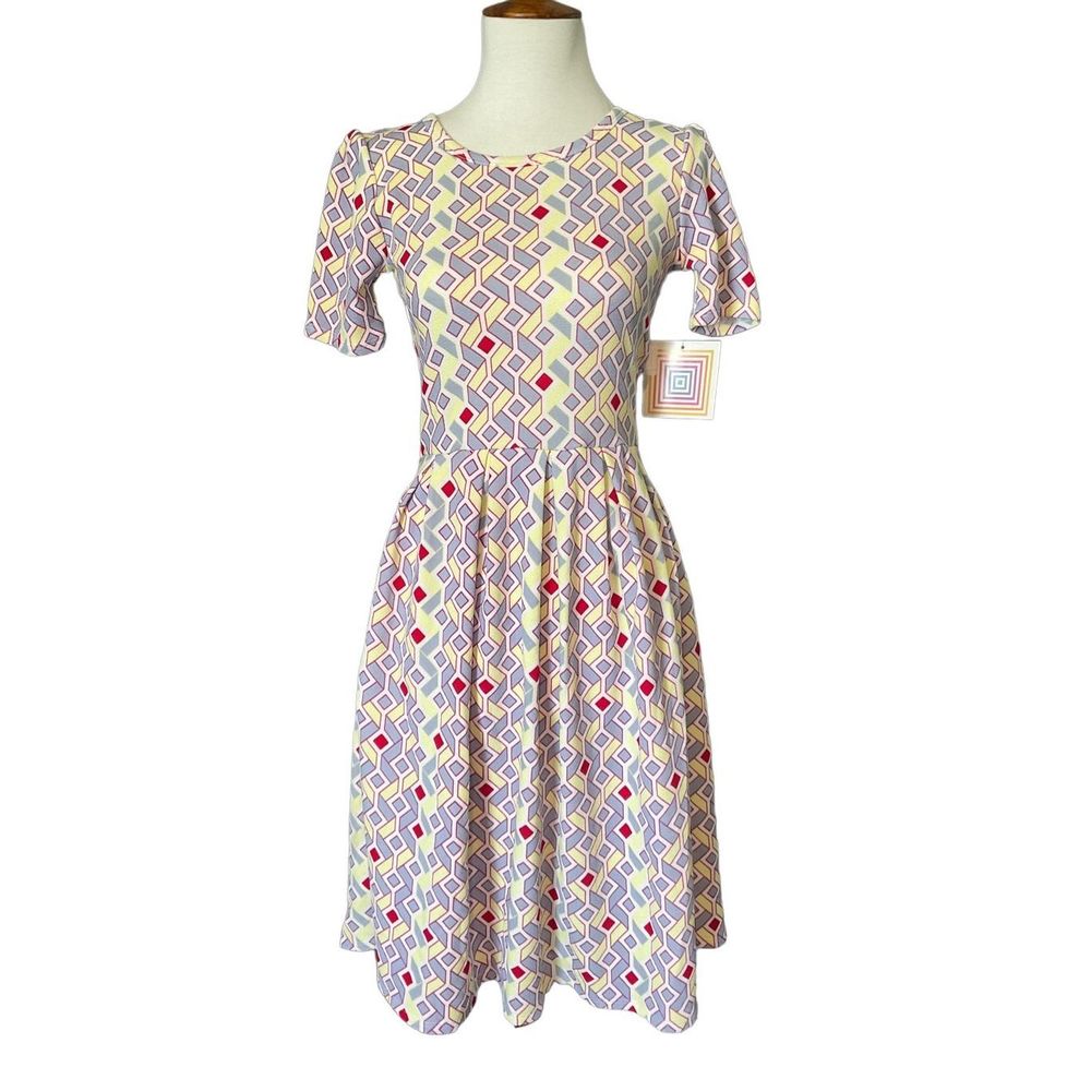 LulaRoe diamond pattern short sleeve pocketed dress
